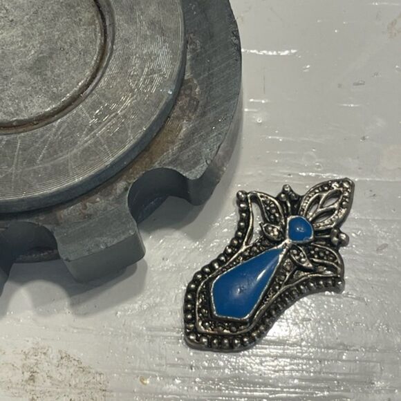 1.5” either silver/silver mix lapis lazuli vintage (60s) near Eastern pendant - Picture 3 of 5